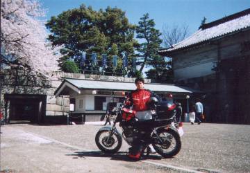 ���É���